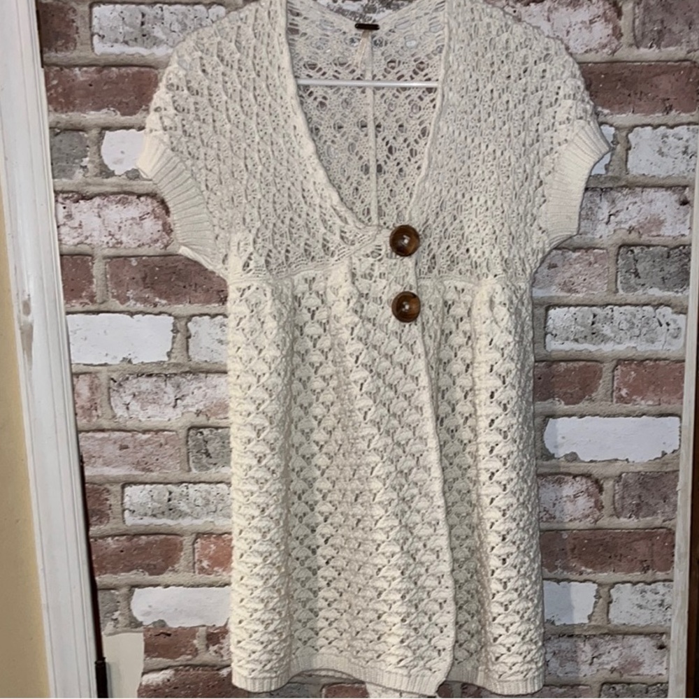 Free People Off-white Knit button front short sleeve Sweater EUC